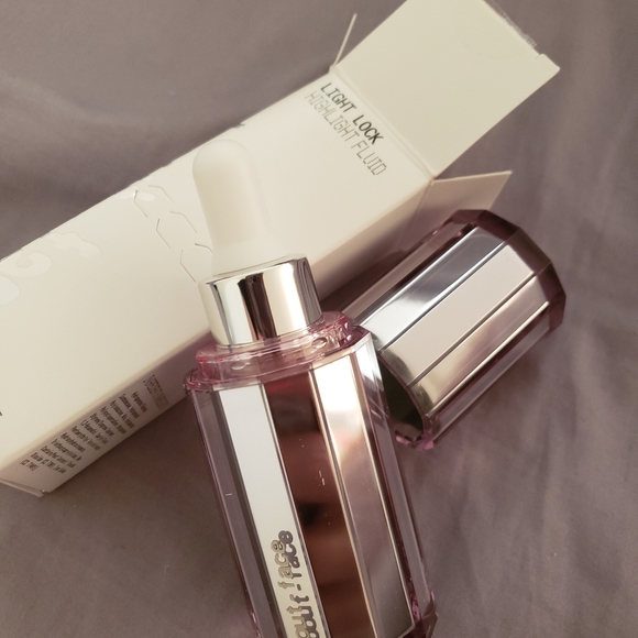 About Face Light Lock liquid highlighter - Picture 2 of 5